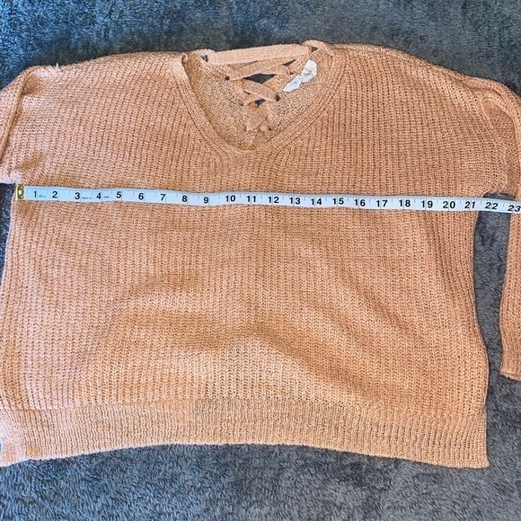 Sweet Wanderer brand crochet‎ style cropped sweater, size small - Picture 6 of 10